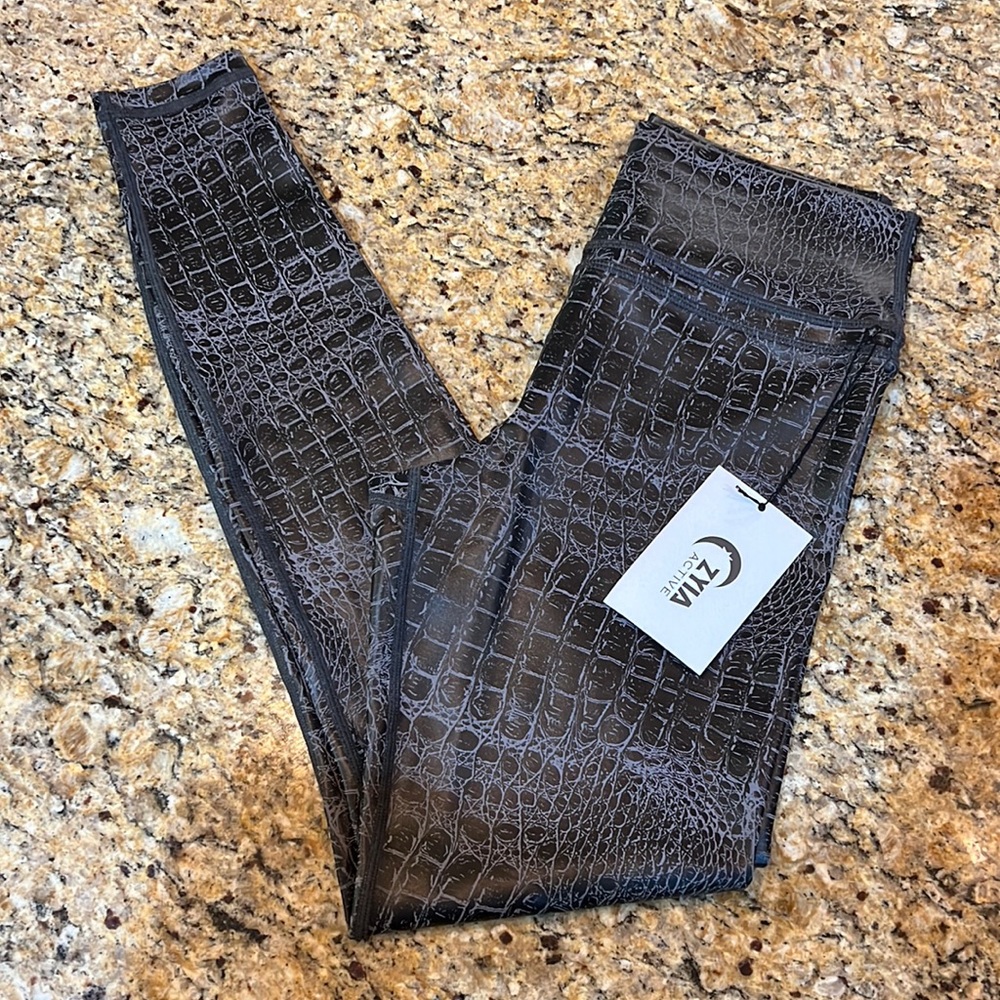 Zyia leggings (6-8)